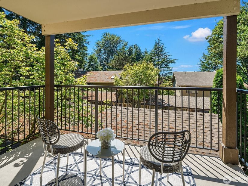 406 10th Street C202, Kirkland WA 98033
