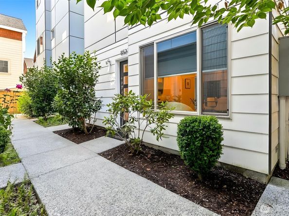 8527 Interlake Avenue N, Seattle WA 98103