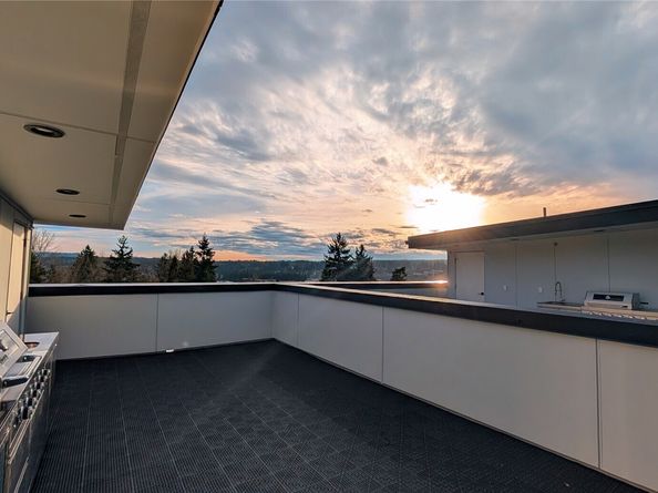 8923 166th Avenue NE 103, Redmond WA 98052