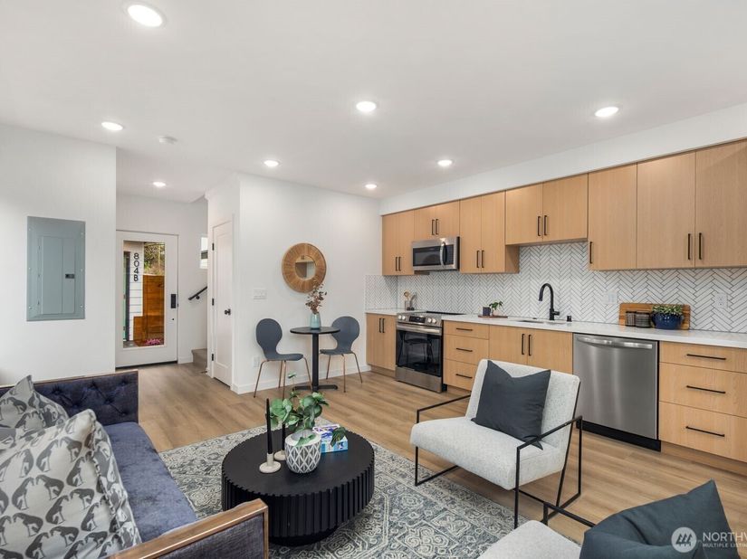 806 C S Rose Street, Seattle WA 98108