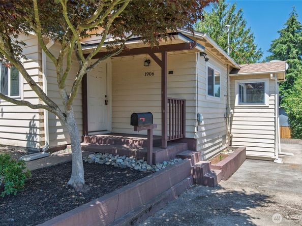 1906 14th Street, Bremerton WA 98337