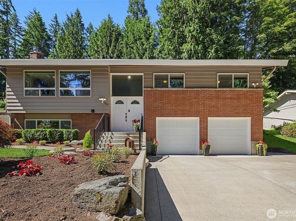 525 Mount Everest Lane SW, Issaquah WA 98027