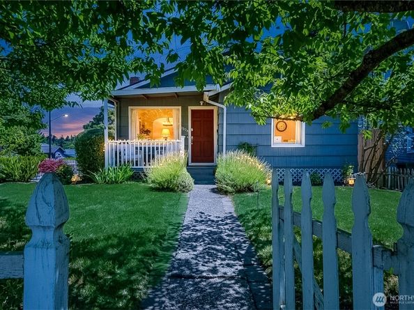 8526 17th Avenue NE, Seattle WA 98115
