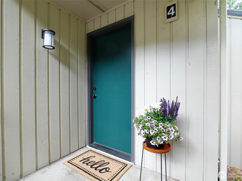 3517 109th Place NE 4, Bellevue WA 98004