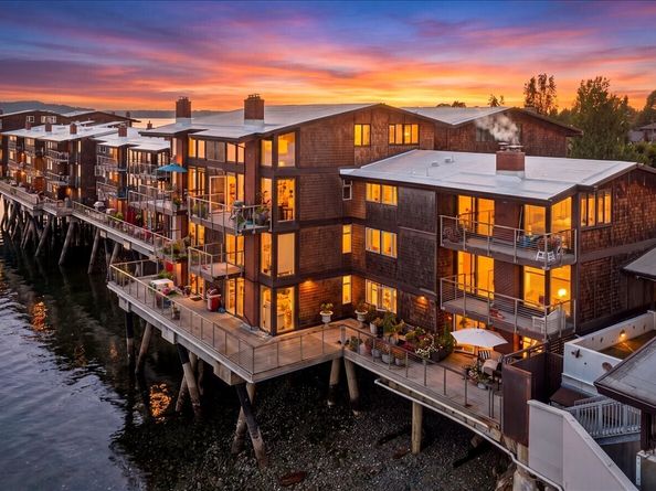 3717 Beach Drive SW 303, Seattle WA 98116