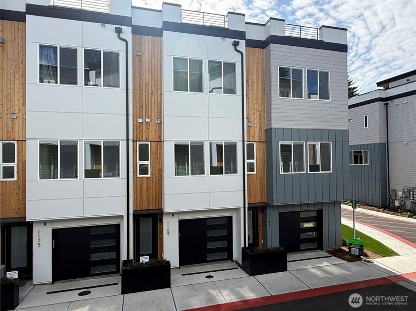 1129 129th Court NE, Bellevue WA 98005