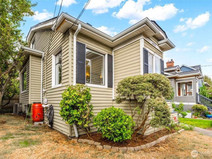 1423 33rd Avenue, Seattle WA 98122