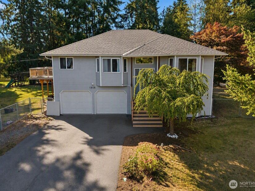 1908 Oak Road, Lynnwood WA 98087