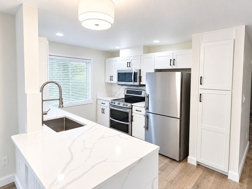 6825 SE Cougar Mountain Way, Bellevue WA 98006