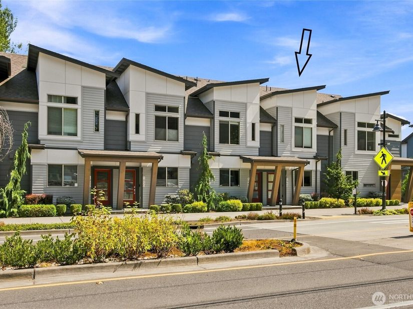 1946 Newport Way NW 16, Issaquah WA 98027