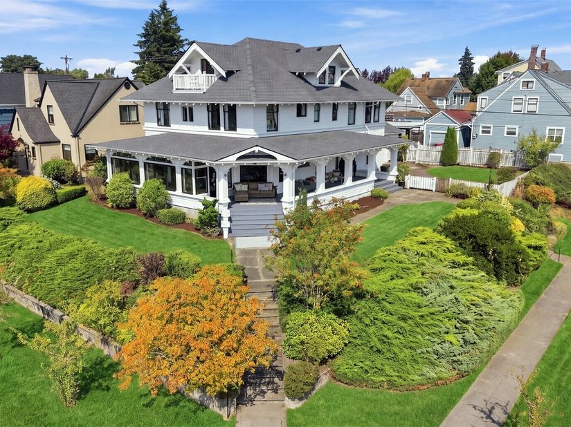 2329 Rucker Avenue, Everett WA 98201