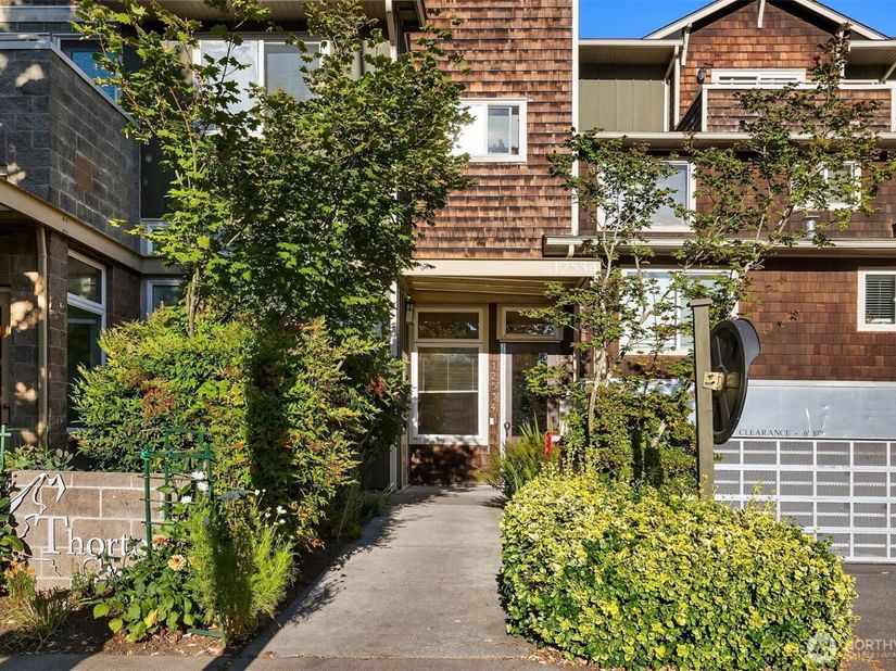 12534 15th Avenue NE 22, Seattle WA 98125