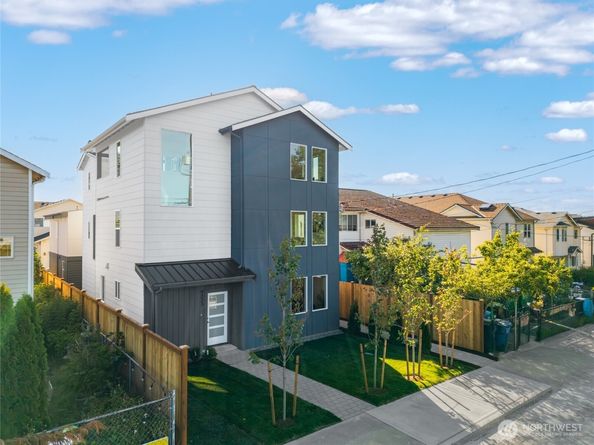 9323 Marcus Avenue S, Seattle WA 98118