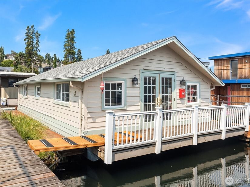 2818 Boyer Avenue E 8, Seattle WA 98102