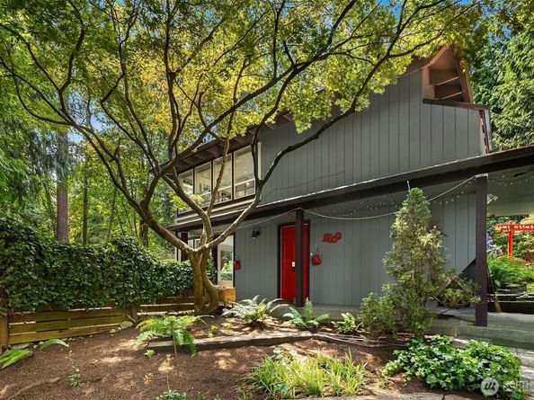 11469 Kallgren Road NE, Bainbridge Island WA 98110