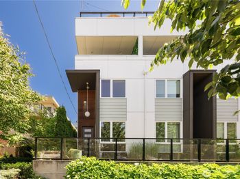 2220 Franklin Avenue E