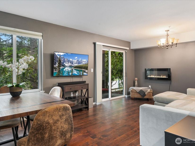 5589 Lakemont Boulevard SE 1702, Bellevue WA 98006