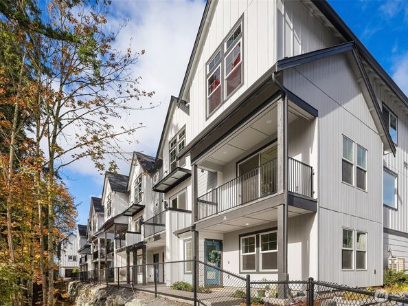 9016 NE 203rd Court B, Bothell WA 98011