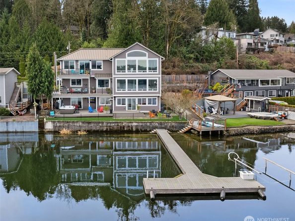 3828 W Lake Sammamish Parkway SE, Bellevue WA 98008