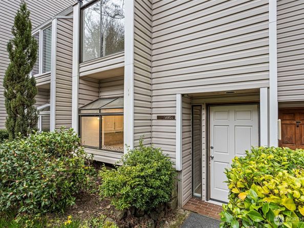 19805 15th Avenue NE 3, Shoreline WA 98155