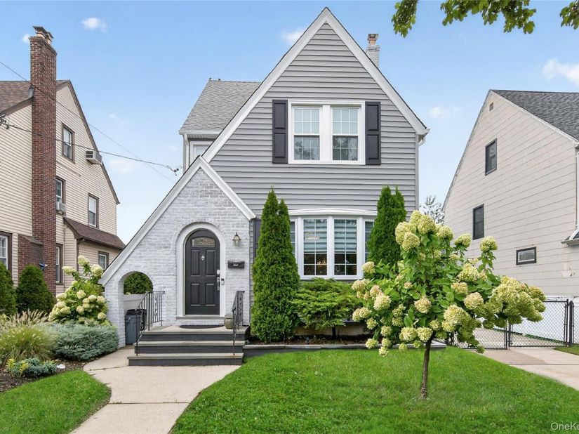 344 Houston Avenue, Mineola NY 11501