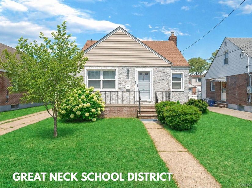 35 79th Avenue, New Hyde Park NY 11040