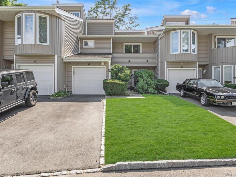 14 Kristin Lane, Hauppauge NY 11788