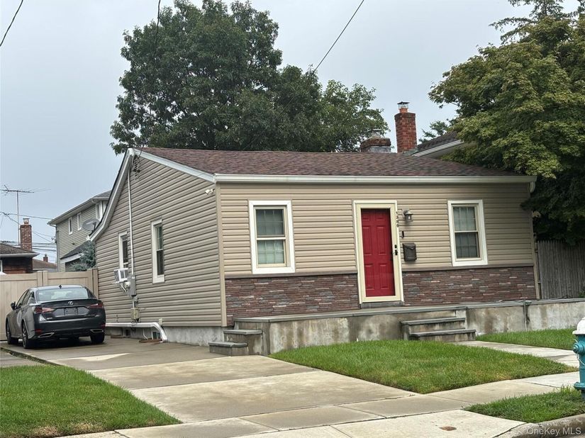 1386 M Street, Elmont NY 11003