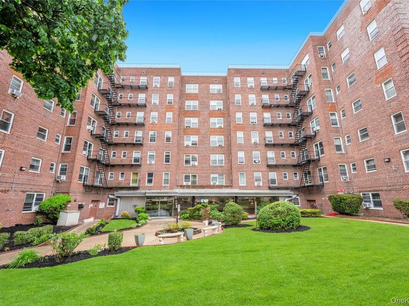 84-50 169th Street 410, Jamaica Hills NY 11432