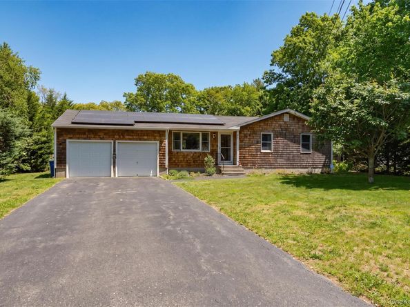 37 Crescent Bow, Ridge NY 11961