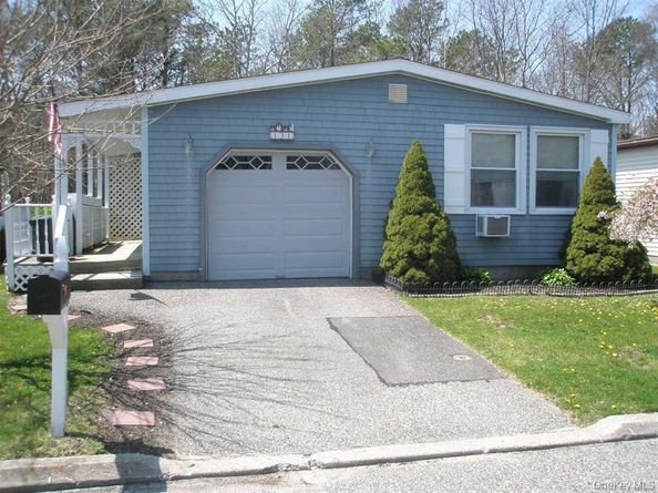 131 Village Circle West, Manorville NY 11949