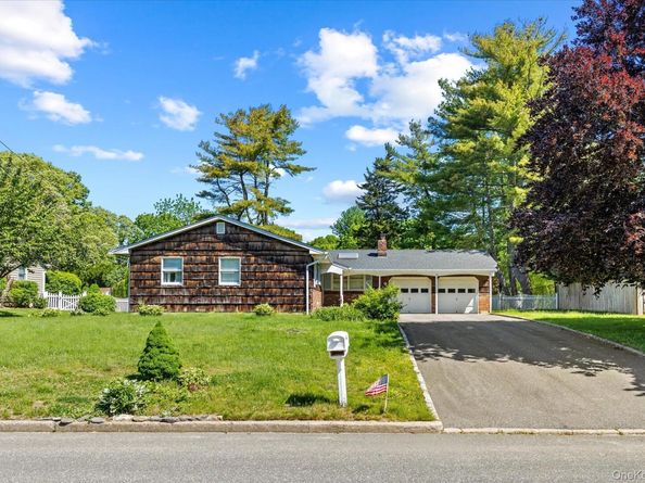 15 Quist Lane, Nesconset NY 11767