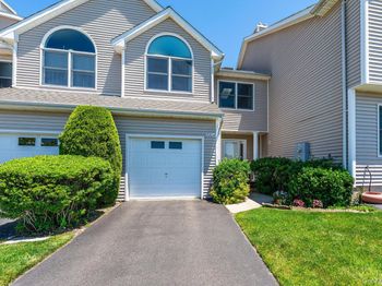 2204 Cedar Path
