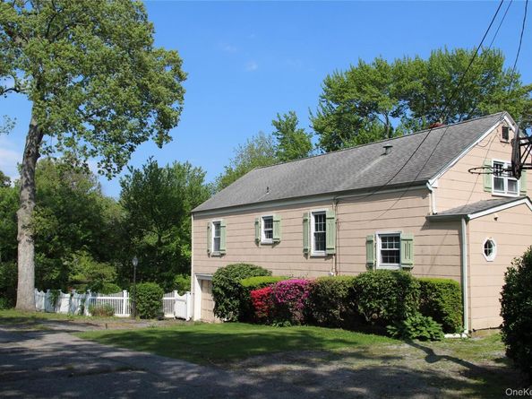 2 Hemlock Court, Bay Shore NY 11706
