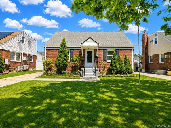 43 McAlester Avenue, Hicksville NY 11801