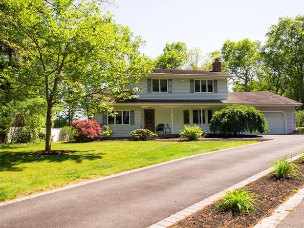 8 Donnatella Lane, Nesconset NY 11767