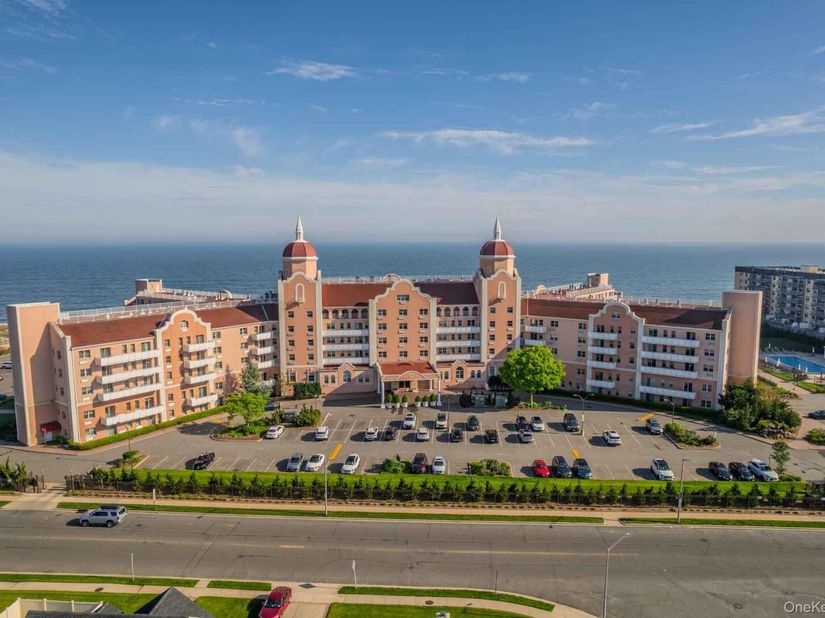 2 Richmond Road 3R, Lido Beach NY 11561