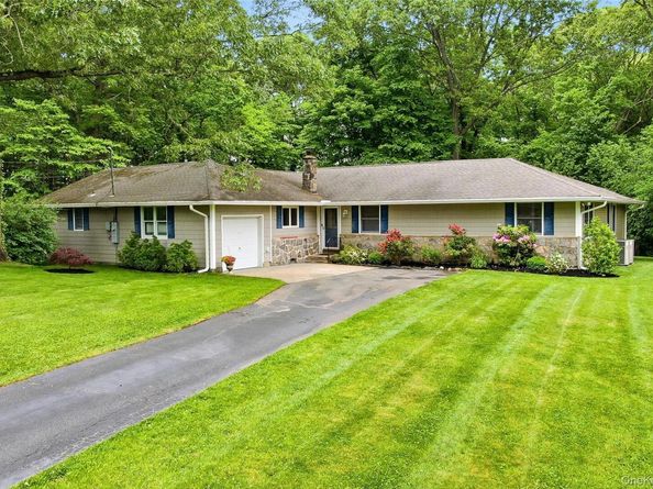 25 Edcris Lane, Huntington NY 11743