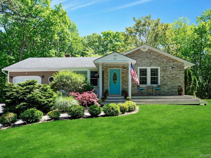 21 Jones Road, Hampton Bays NY 11946