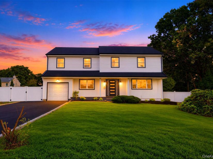 25 Avenue B, Holbrook NY 11741