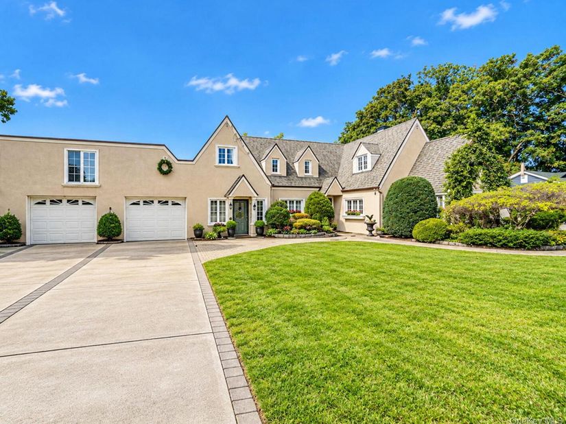 414 Avalon Place, East Meadow NY 11554