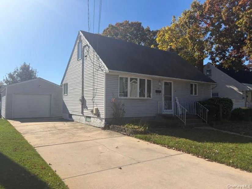 148 N Kings Avenue, Massapequa NY 11758