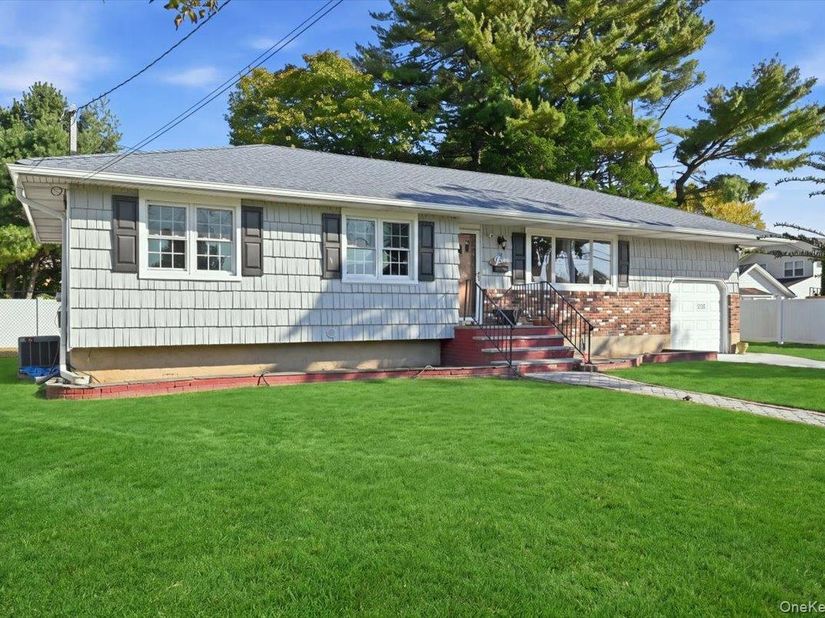 2 Troscher Lane, Bethpage NY 11714