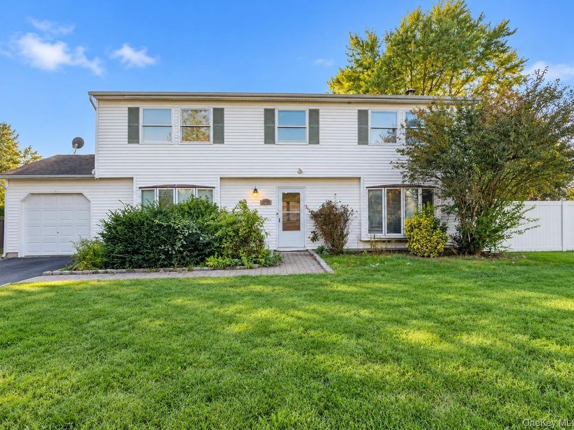 4 Rustic Avenue, Medford NY 11763