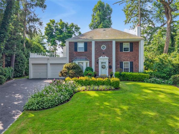 34 Soundview Crest, Manhasset NY 11030