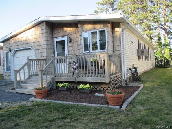 130 Village Circle W, Manorville NY 11949
