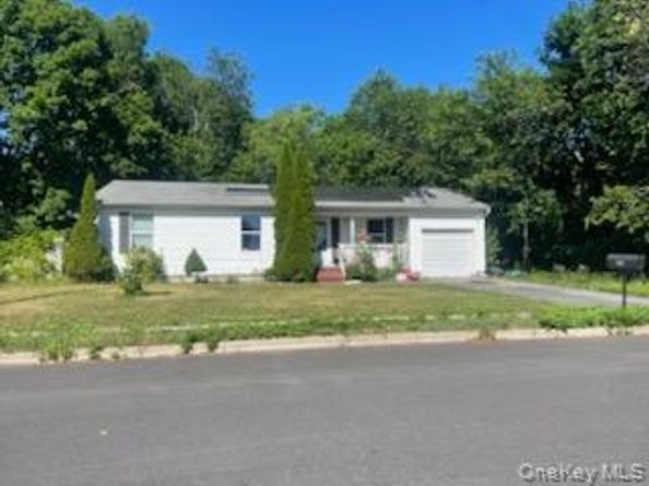 316 Leaf Avenue, Central Islip NY 11722