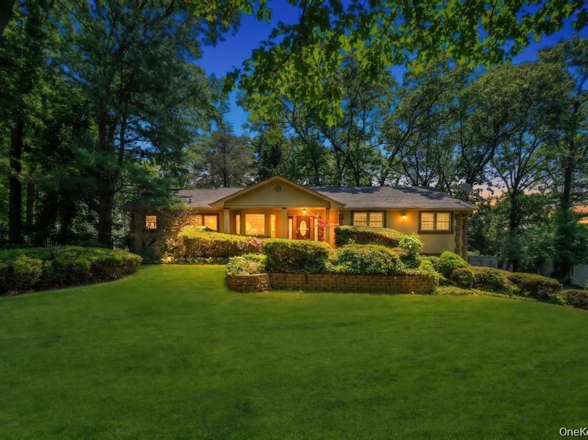 28 Penn Drive, Dix Hills NY 11746