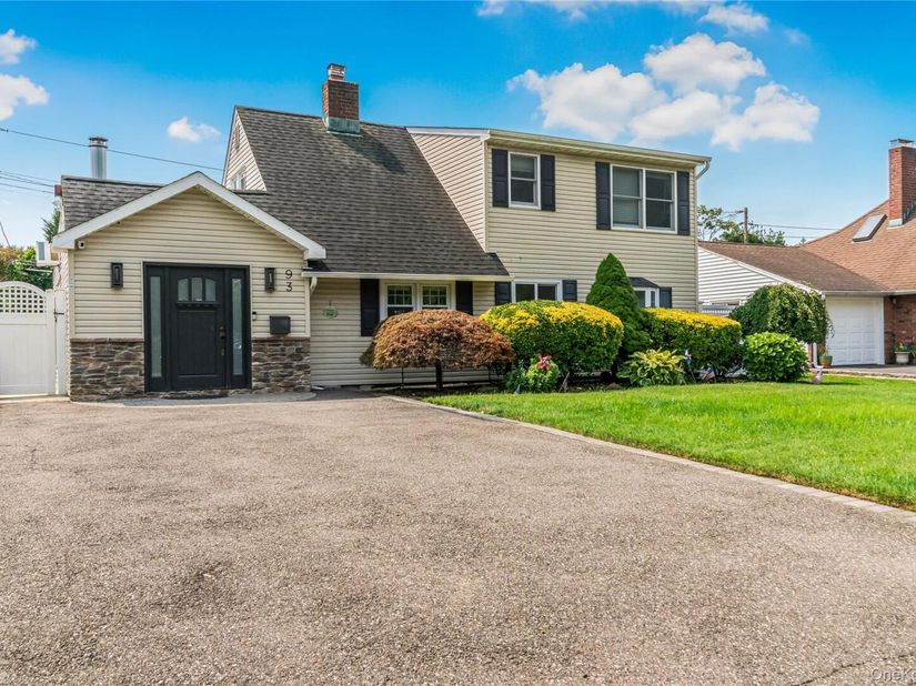 93 Duckpond Drive N, Wantagh NY 11793