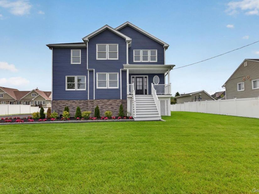 851 W Bay Drive, West Islip NY 11795